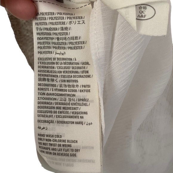 Abercrombie and Fitch Sheer White Embroidered Cap Sleeve Blouse Size Medium - Picture 5 of 5